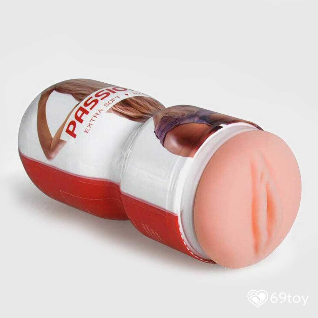 Close-view-of-Lifelike-Pssy-Masturbator-Cup-Sex-toy-for-men